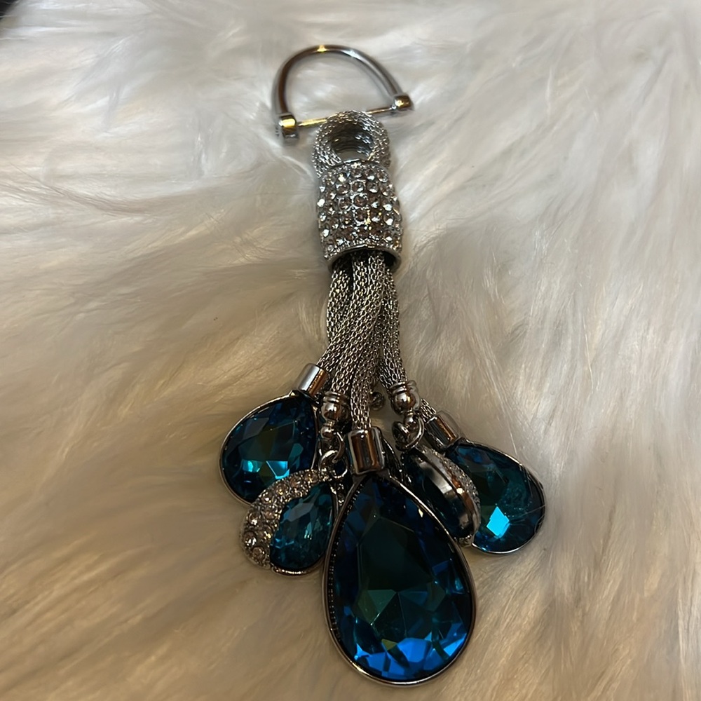 NEW💙🩶 elegant keychain - Picture 10 of 14